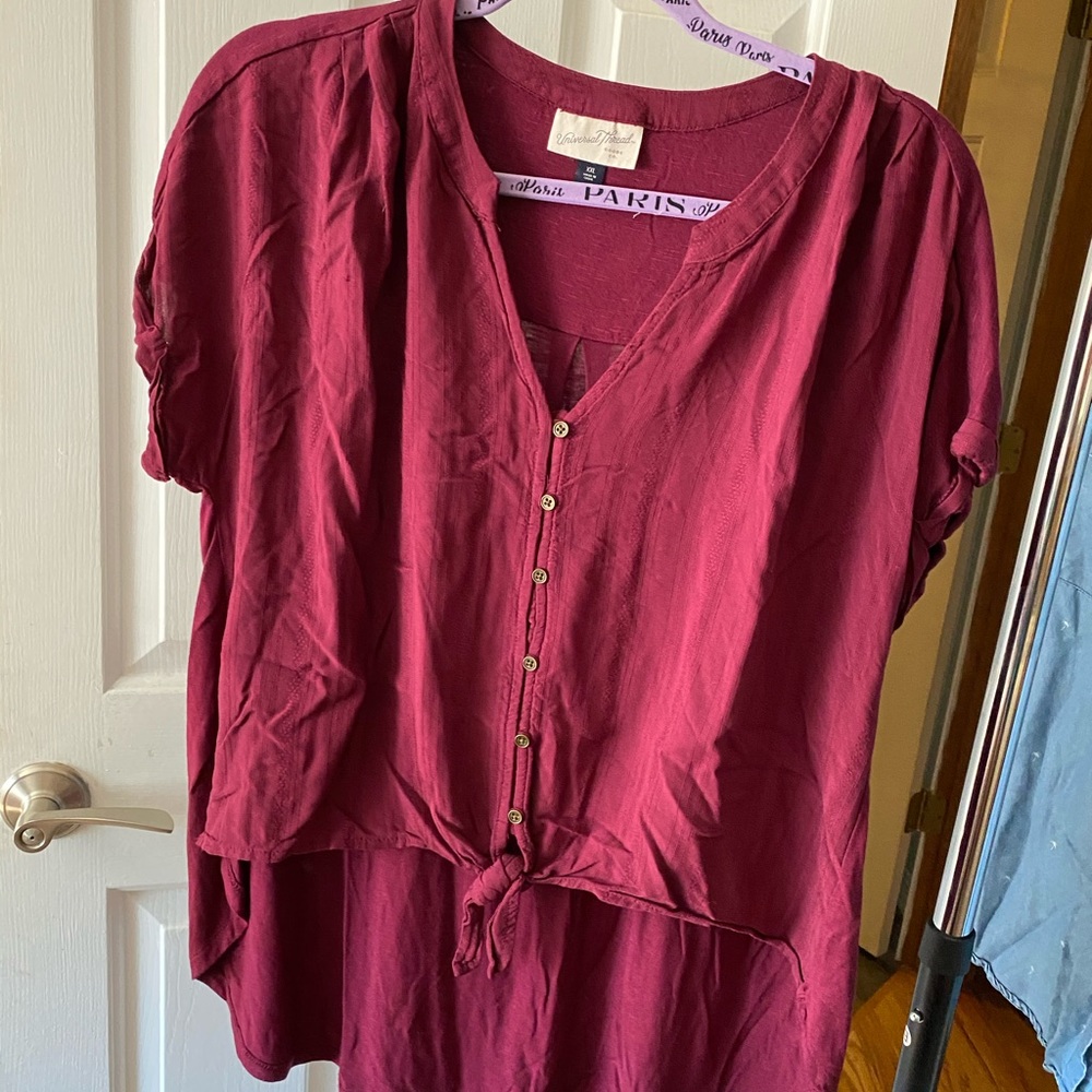 Button front hi lo top